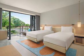 Le Méridien Phuket Mai Khao Beach Resort