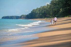 Le Méridien Phuket Mai Khao Beach Resort