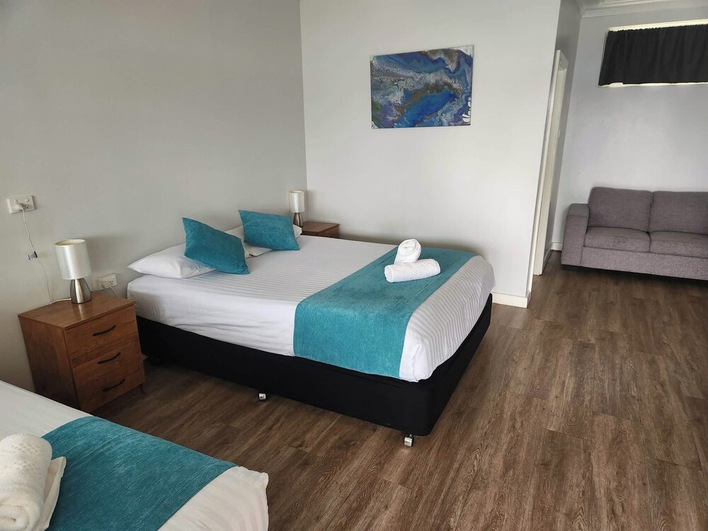 Bucketts Way Motel
