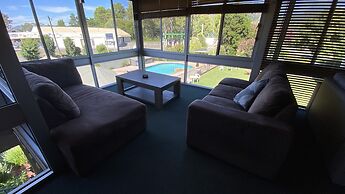 Bucketts Way Motel