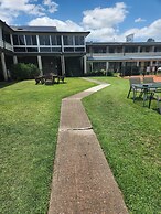 Bucketts Way Motel