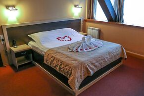 Domino Hotel