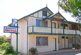 The 3 Explorers Motel