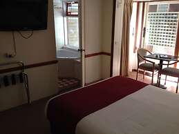 The 3 Explorers Motel
