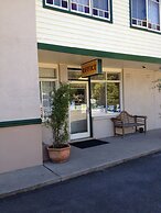 The 3 Explorers Motel