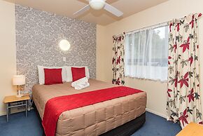 Dolphin Motel