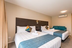 Dolphin Motel