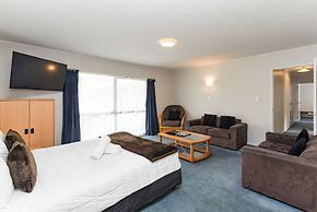 Dolphin Motel
