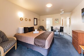 Dolphin Motel