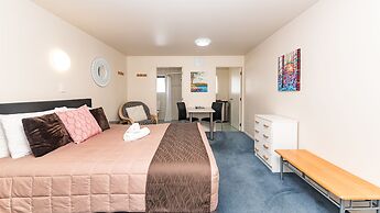 Dolphin Motel