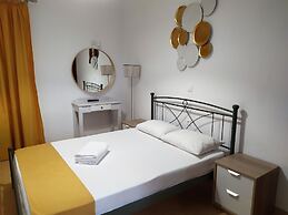 Aronis Apartments