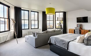 The Douglas Hotel