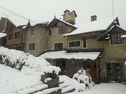 Periko's Youth Hostel