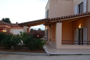 Maria's Filoxenia Suites