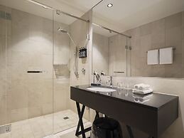 Burbury Hotel & Apartments