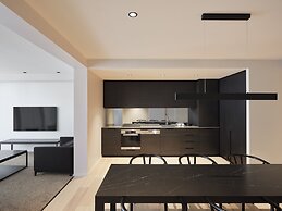 Burbury Hotel & Apartments