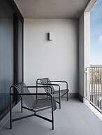 Burbury Hotel & Apartments