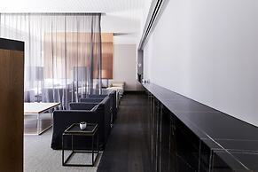 Burbury Hotel & Apartments