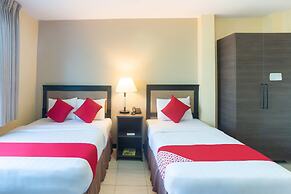 OYO 187 The Maxwell Hotel