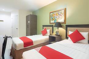 OYO 187 The Maxwell Hotel