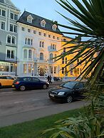 Iris Hotel