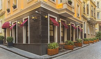 Meroddi Pera Flats