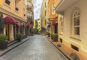 Meroddi Pera Flats