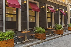 Meroddi Pera Flats