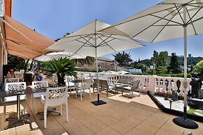 Hotel Perla Riviera