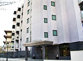 Summer Hotel