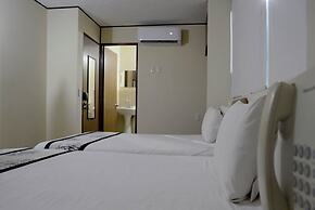 Hotel Mateos 1215