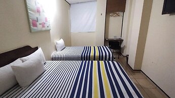 Hotel Mateos 1215