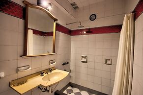 Play Hostel Soho