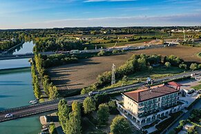 Hotel Rivus