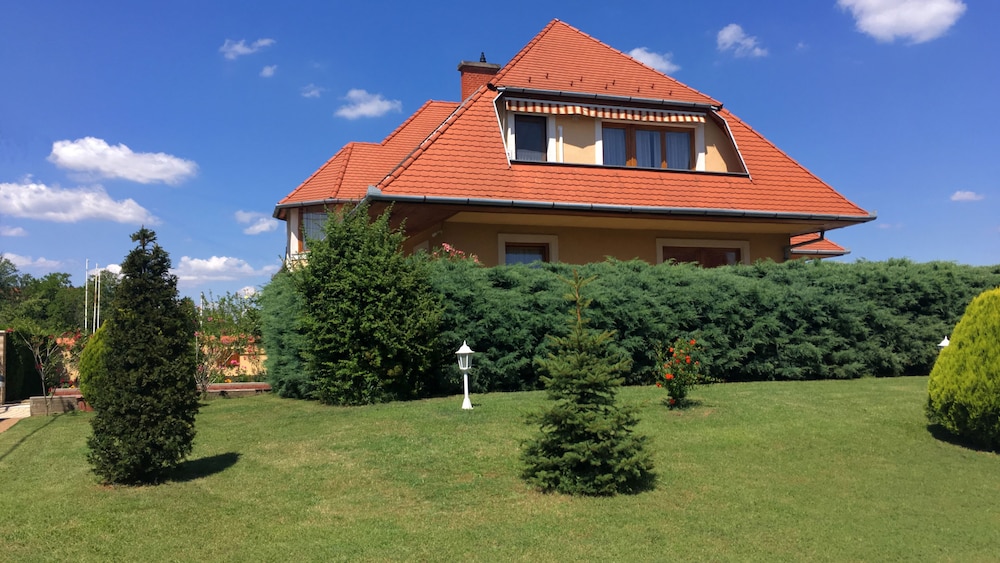 Hevizquelle Apartments