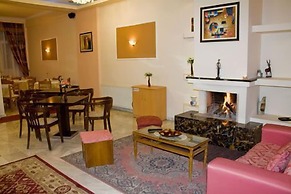 Alexiou Hotel