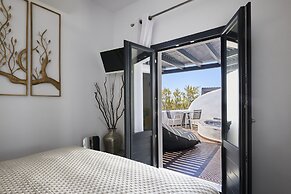 Oia Suites