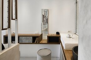 Oia Suites