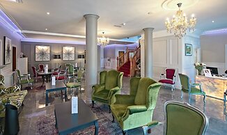 Brook Lodge Boutique Hotel