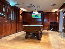 Royal Hotel, Bar & Grill