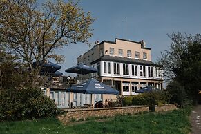 Royal Hotel, Bar & Grill