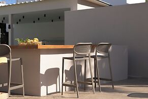 Apollo Apartments