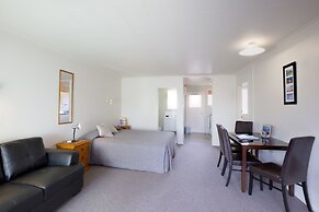 AAA Thames Court Motel