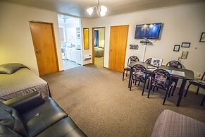 AAA Thames Court Motel