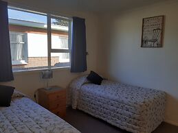 AAA Thames Court Motel