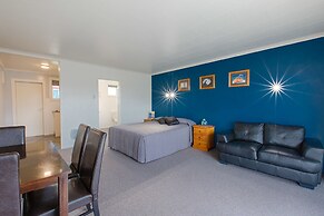 AAA Thames Court Motel