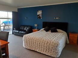 AAA Thames Court Motel
