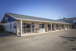 AAA Thames Court Motel