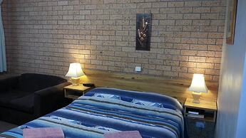 Three Ways Motel