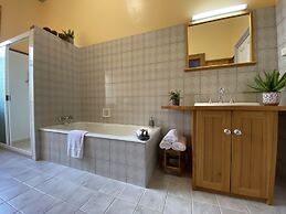 Hanlon Guest House